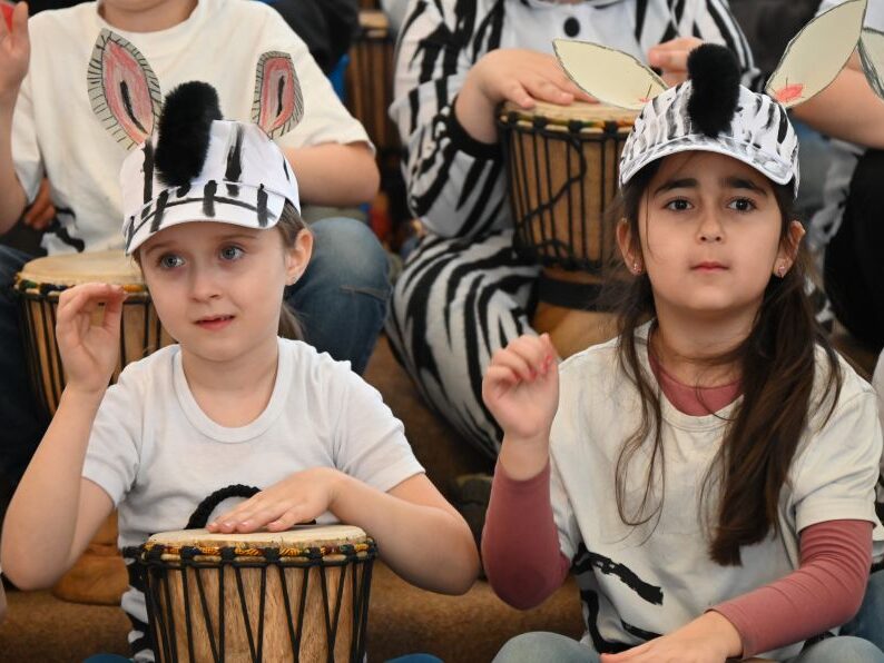 Trommelapplaus FO Aufführung 2 Zebras 27.02.26 HOMEPAGE